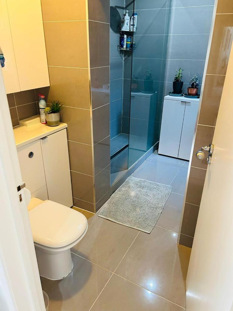 Serene Spacious Room Staines-upon-Thames Exterior photo