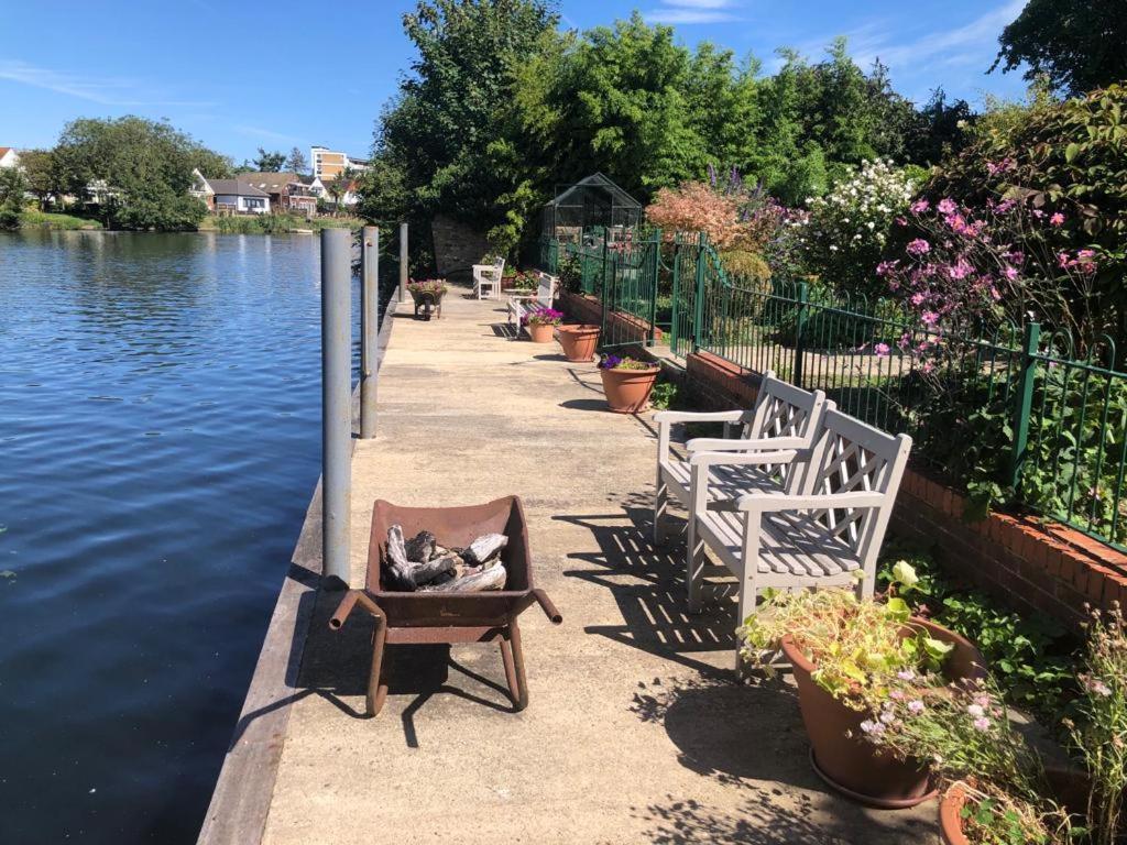 Serene Spacious Room Staines-upon-Thames Exterior photo