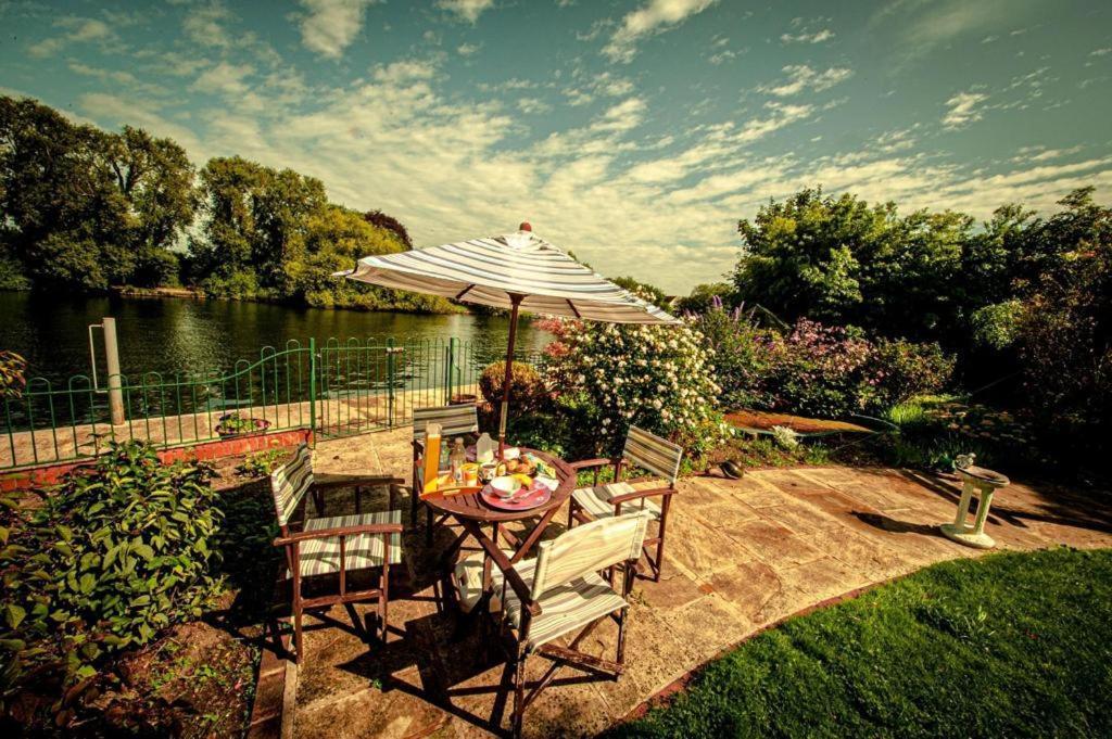 Serene Spacious Room Staines-upon-Thames Exterior photo