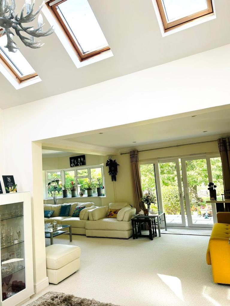 Serene Spacious Room Staines-upon-Thames Exterior photo
