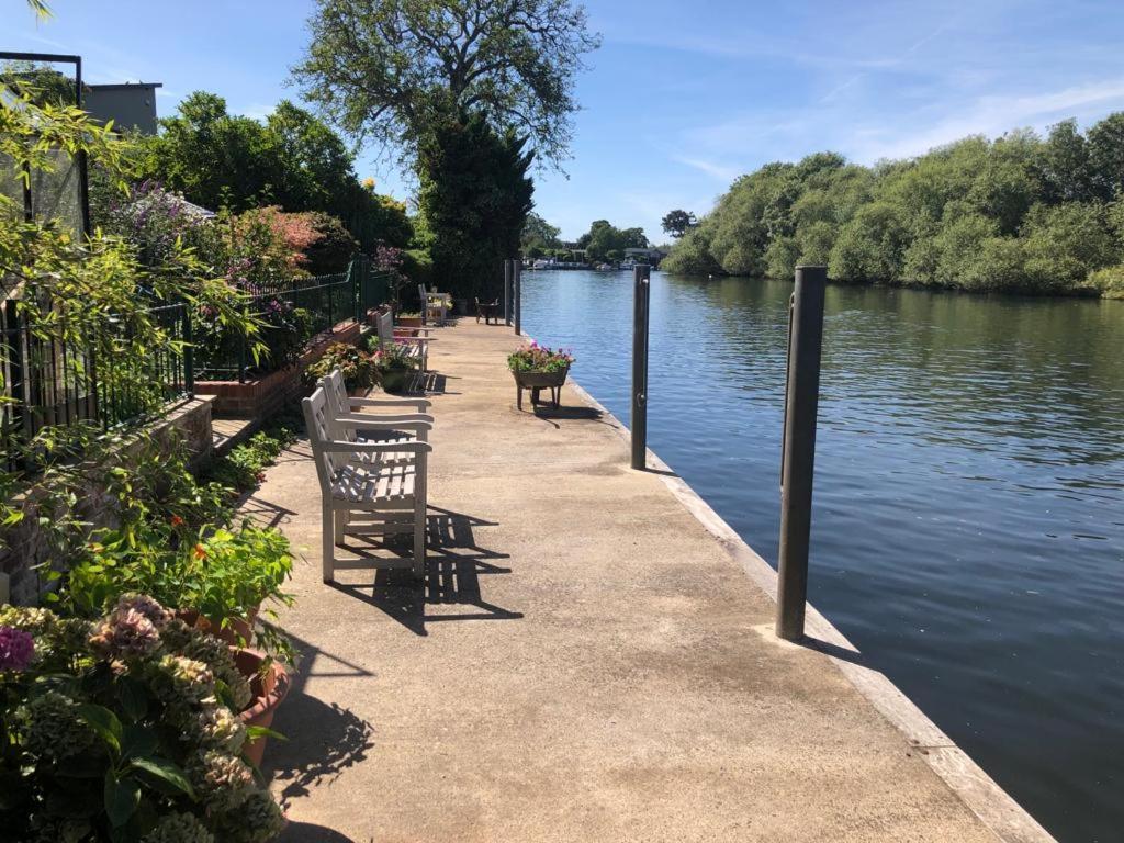 Serene Spacious Room Staines-upon-Thames Exterior photo